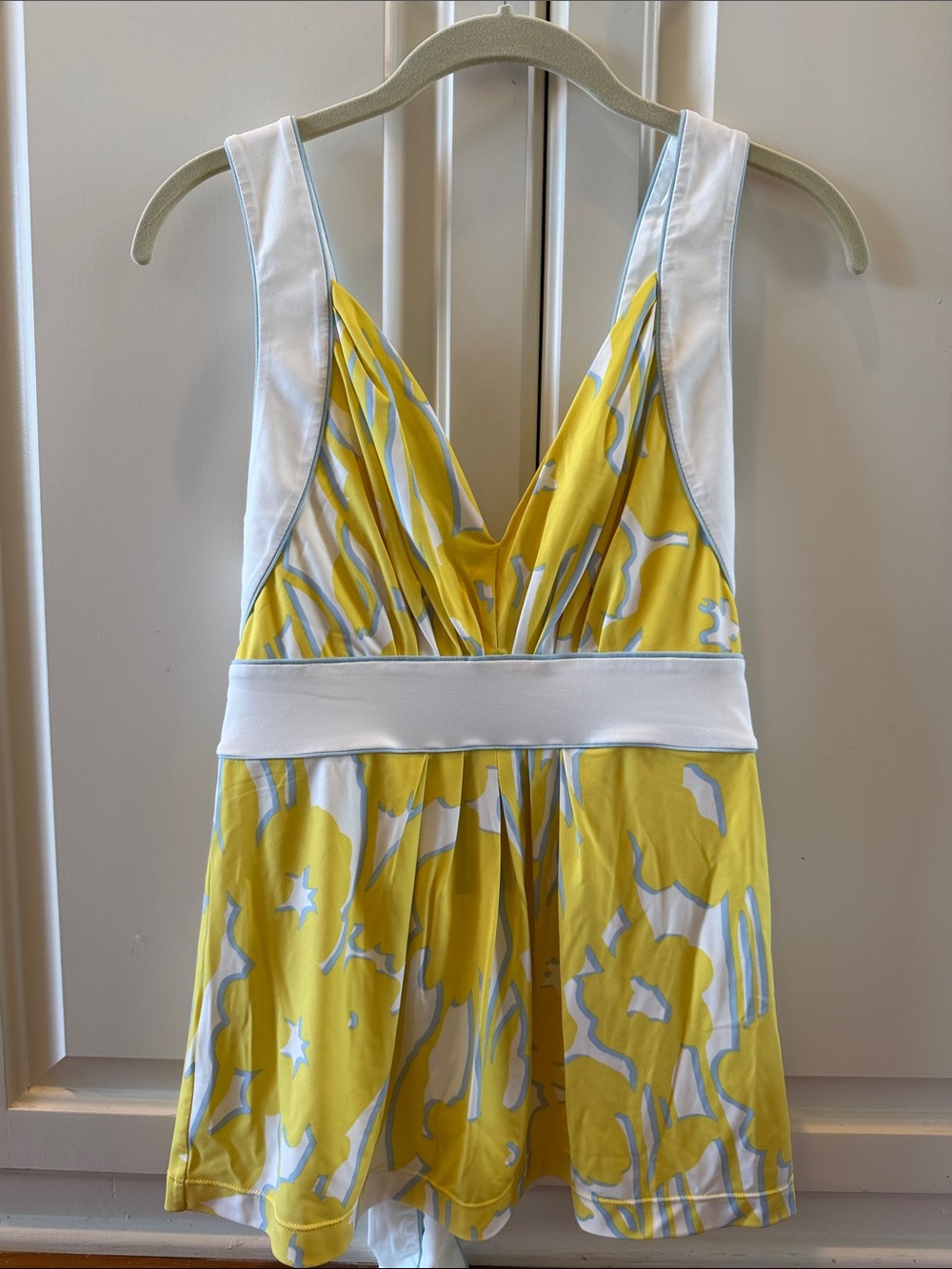 BCBGMaxAzria Small Yellow and White Floral V-Neck Tank Top